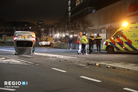 Auto op z'n kop bij ongeval Europaweg Zoetermeer