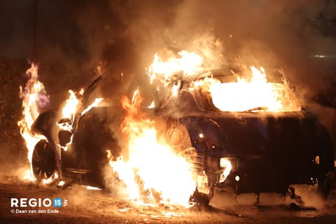 Geparkeerde auto in brand Aletta Jacobsstraat