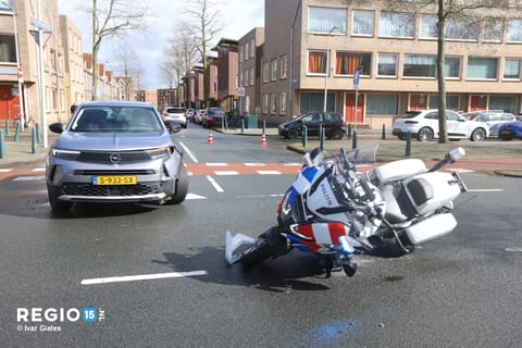 Motorrijder politie aangereden bij spoedtransport