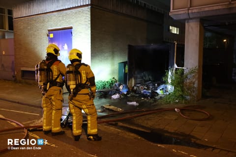 Bouwcontainer in brand in de Van Gijnstraat