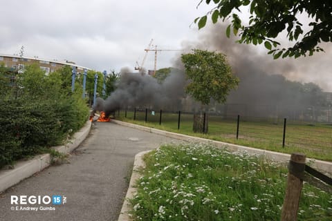 Scooter uitgebrand bij het Cromvlietplein