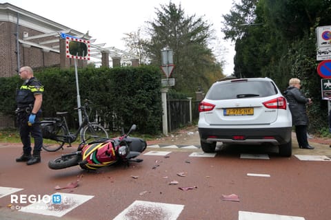 Scooterrijder gewond door aanrijding met auto N44