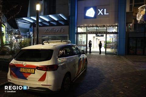 Man zwaait met mes in de Albert Heijn Stadshart