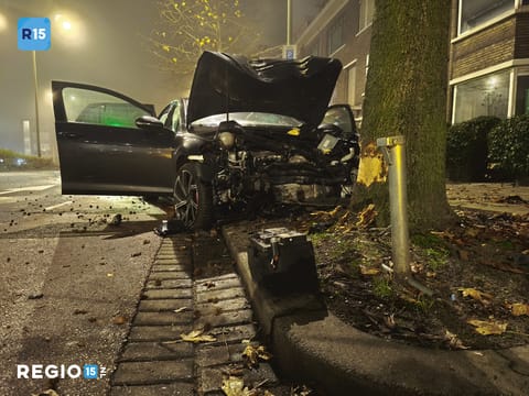 Bestuurder vliegt uit de bocht in de Vreeswijkstraat