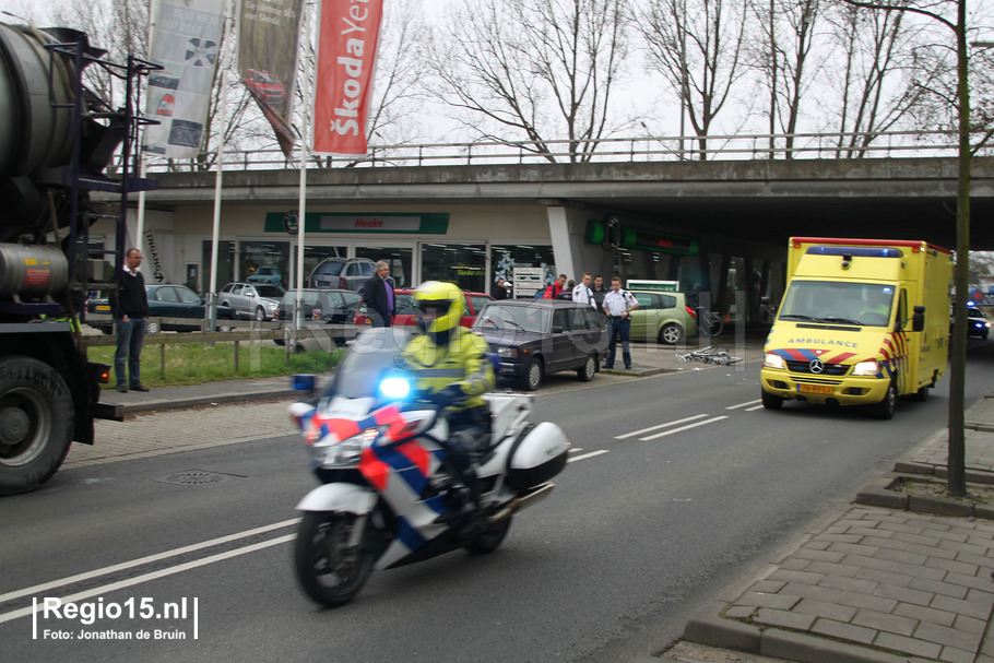 w-fietser onder betonwagen delft rotterdamsseweg 007