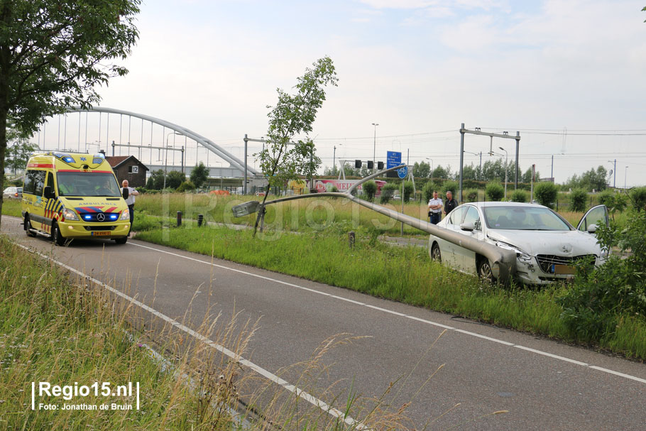 w-Automobilist richt ravage aan-1