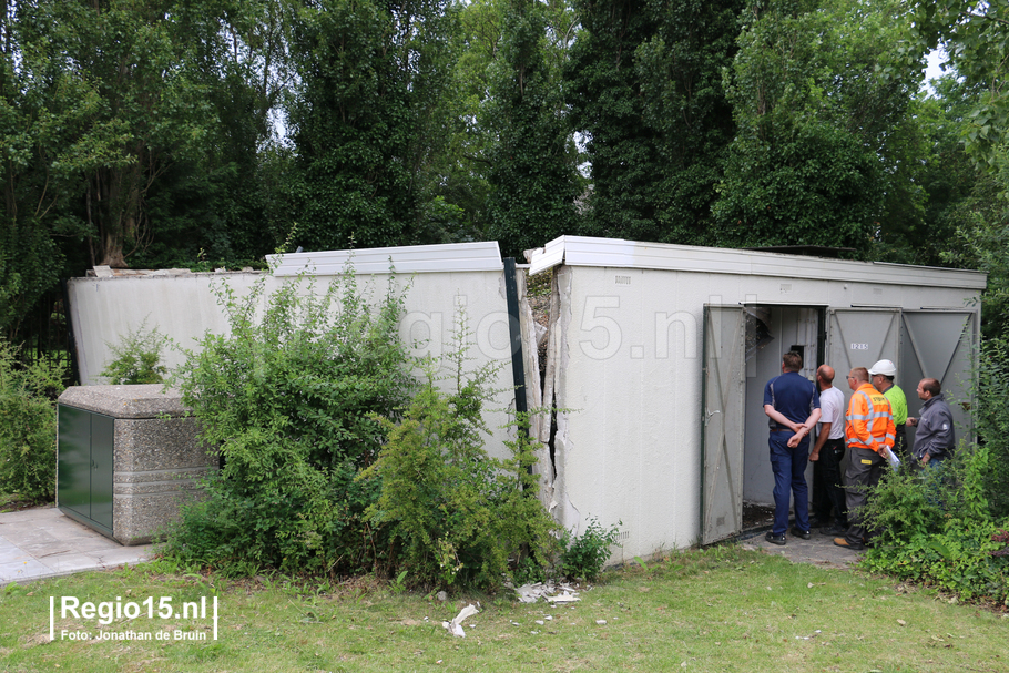 w-Elektriciteitsgebouwtje stort in-9