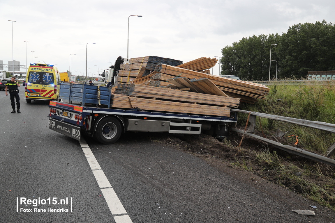 Gewonde En Flinke Ravage Bij Aanrijding Op Snelweg A4 | Regio15.nl