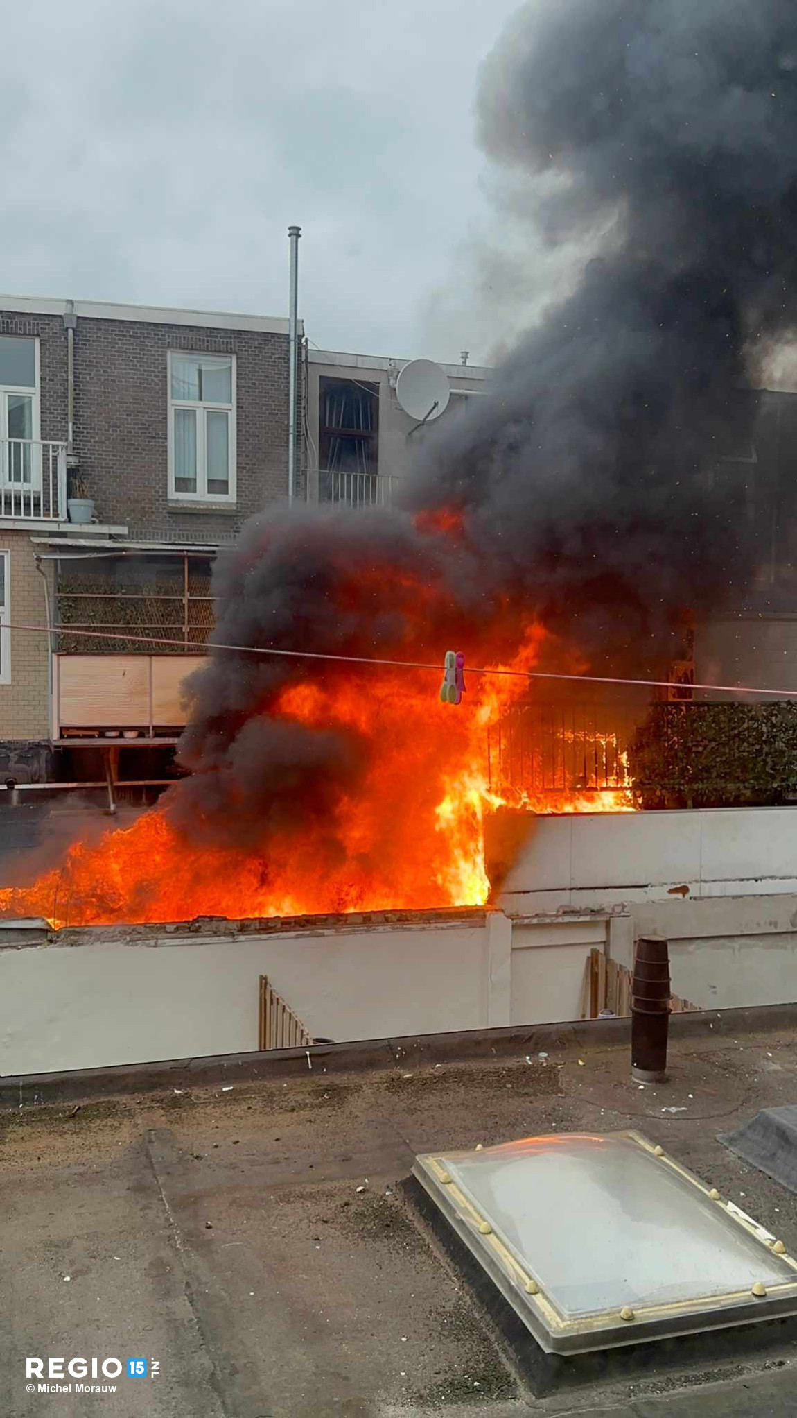 AqIx4j.jpg