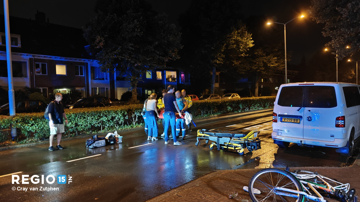 Fietser zwaargewond bij aanrijding Laan van Nieuw Oosteinde