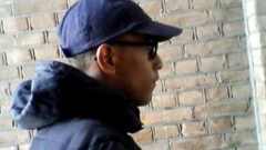 De man en profil